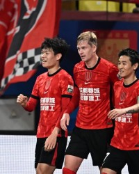开云官方网站-3-0！中超领头羊继续狂飙：疯狂8连胜，韦世豪破门，刘殿座扑点
